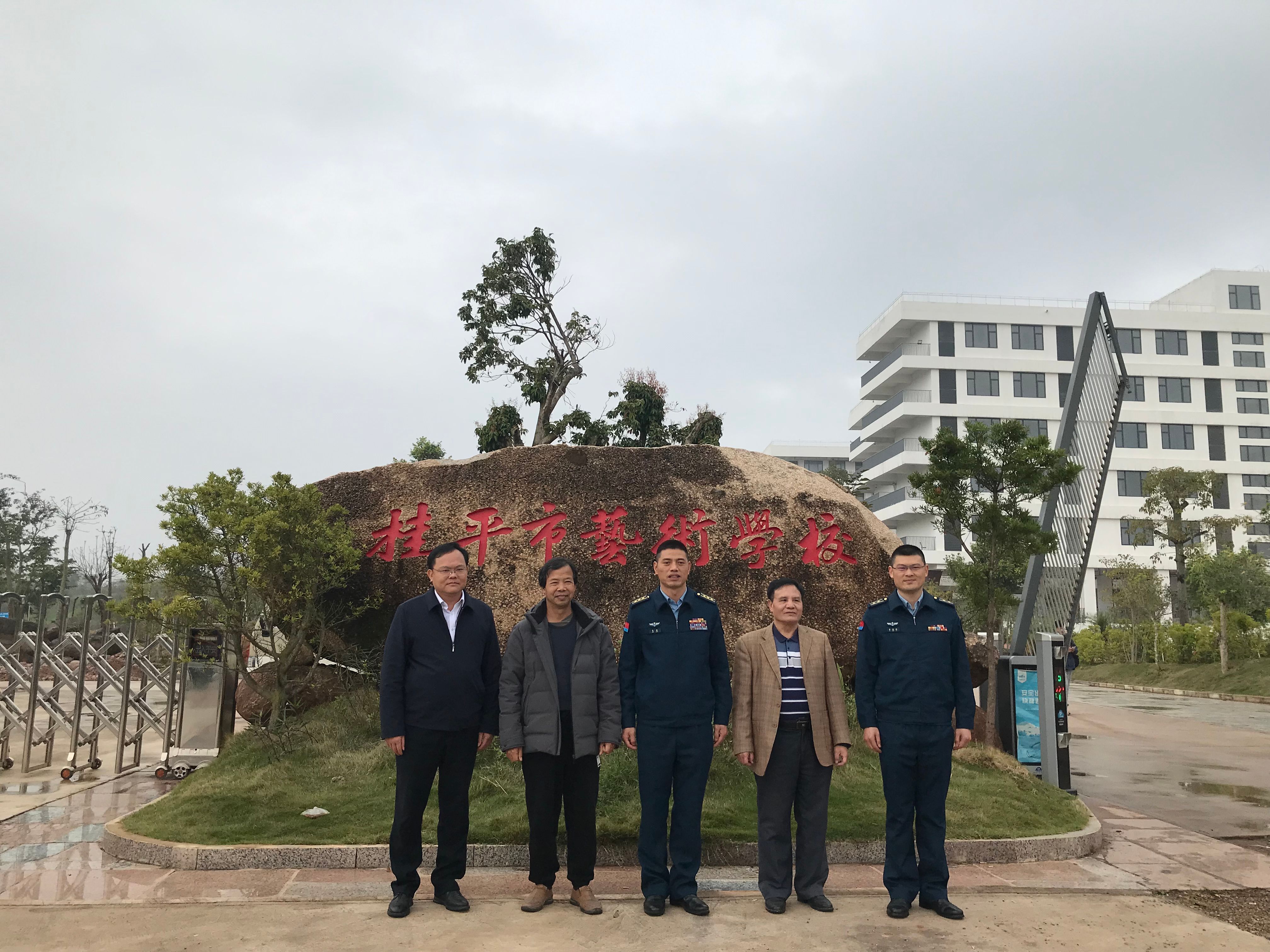 部队首长到我校指导工作丨 星空体育官网(中国)官方网站  丨一方水土养育一代人。军民鱼水情，让我们的家园充满阳光、充满生机、充满希望！