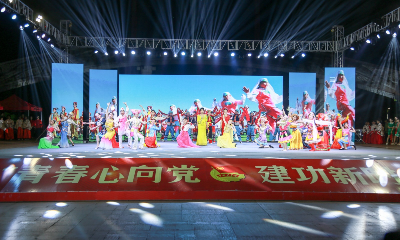 星空体育官网(中国)官方网站参与2019年纪念五四运动100周年主题颁奖晚会表演